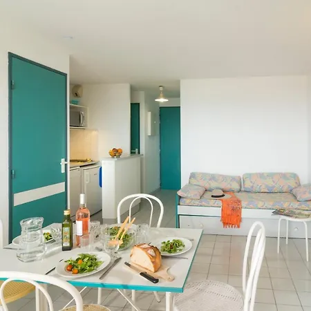 Апарт-готель Vacanceole - Savanna Beach- Terrasses De Savanna 2*