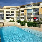 Ξενοδοχείο με διαμερίσματα Vacanceole - Savanna Beach- Terrasses De Savanna 3*